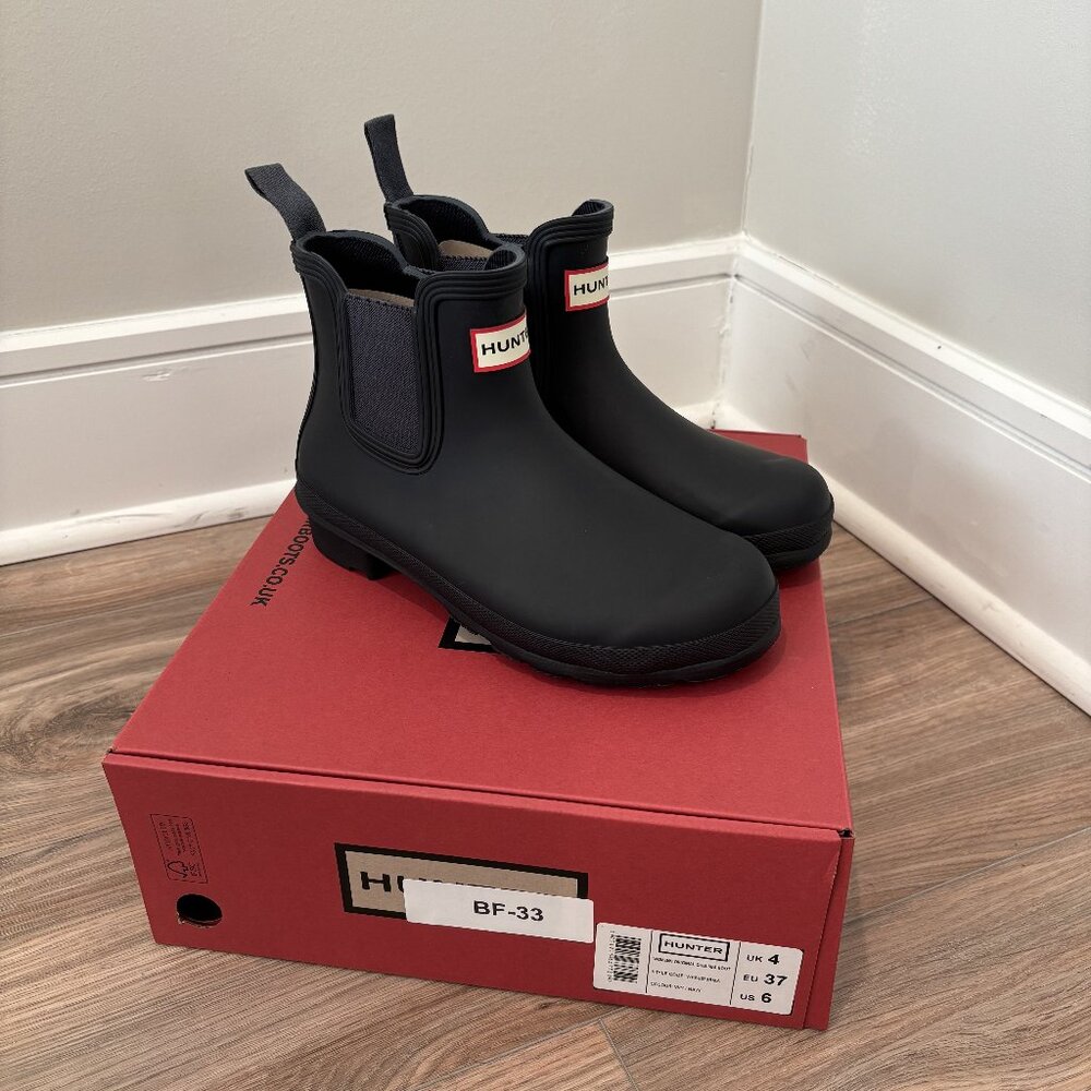 Womens Hunter Chelsea Boot, Size 6 - Navy - Low